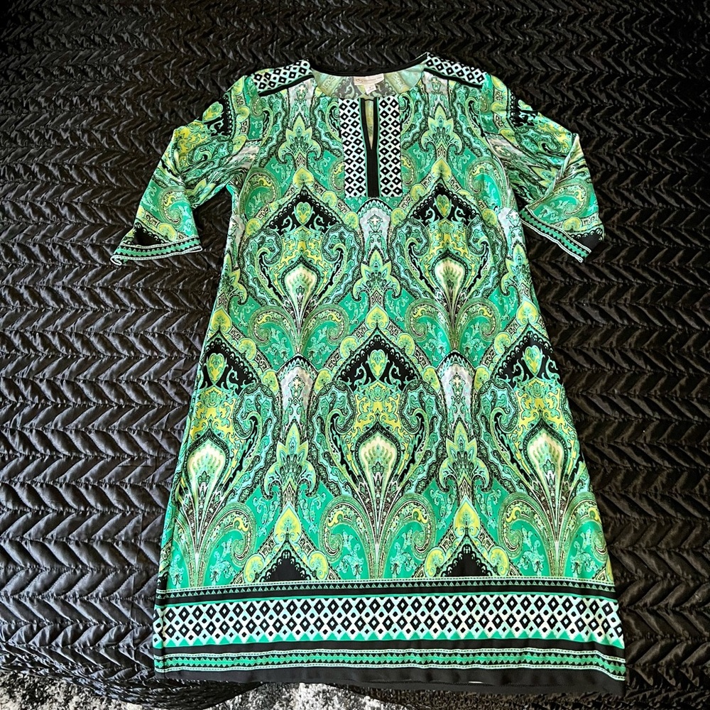 DB Established 1962 Shift Dress, Ladies Size 8, Green Pattern, Half Sleeve